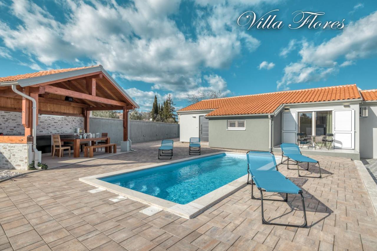 villa flores Kavran Exteriör bild