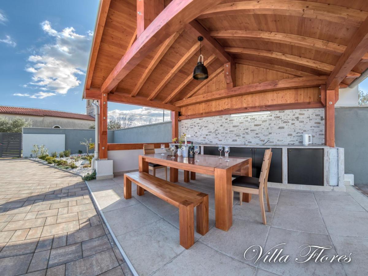 villa flores Kavran Exteriör bild