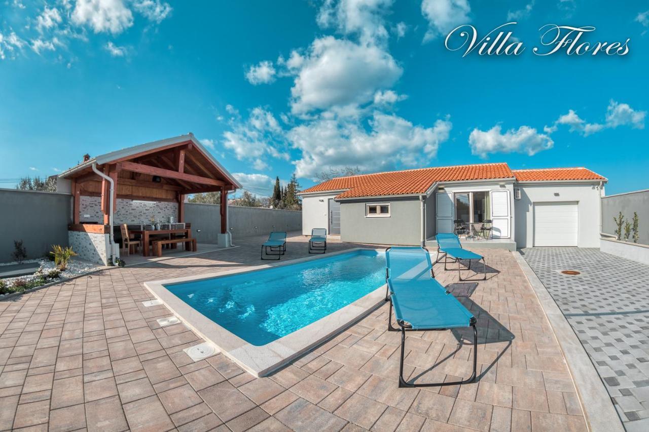 villa flores Kavran Exteriör bild