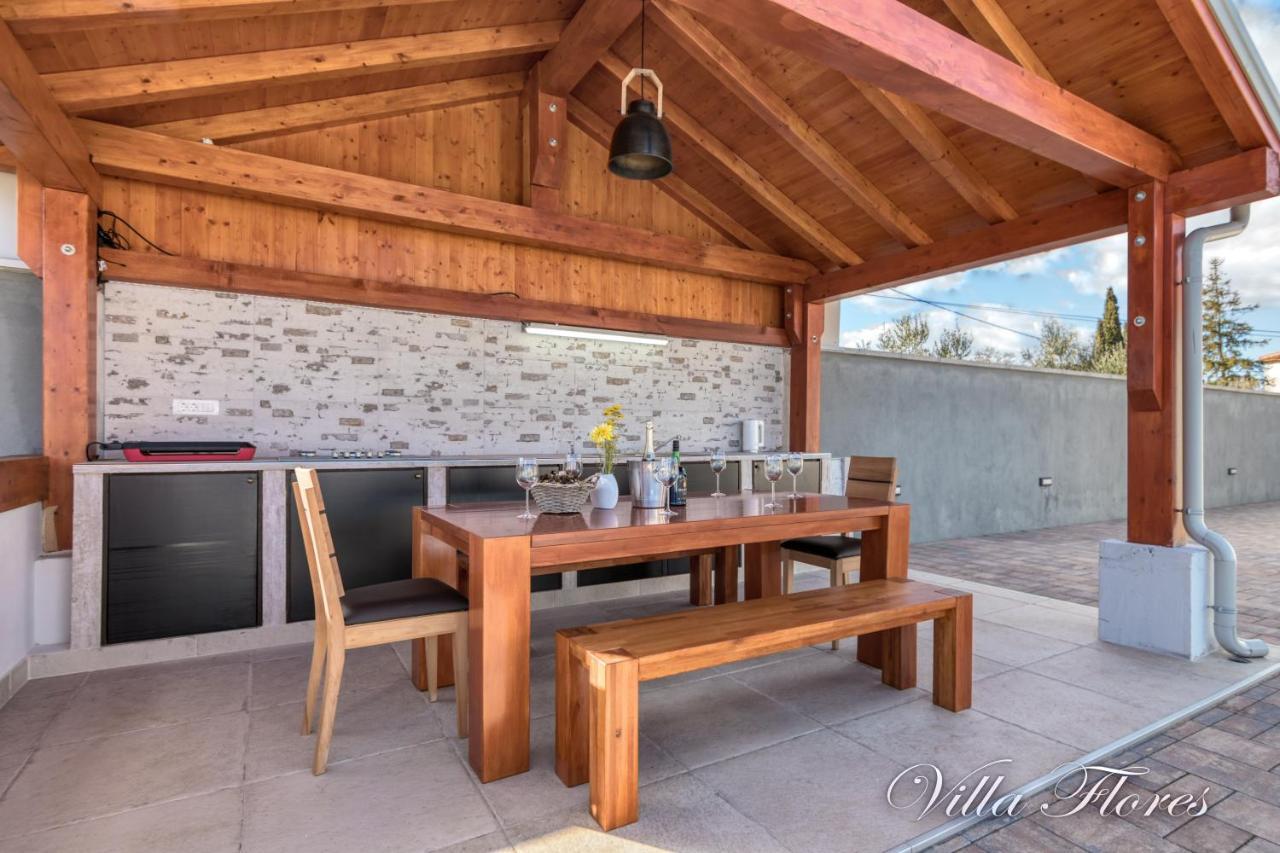 villa flores Kavran Exteriör bild